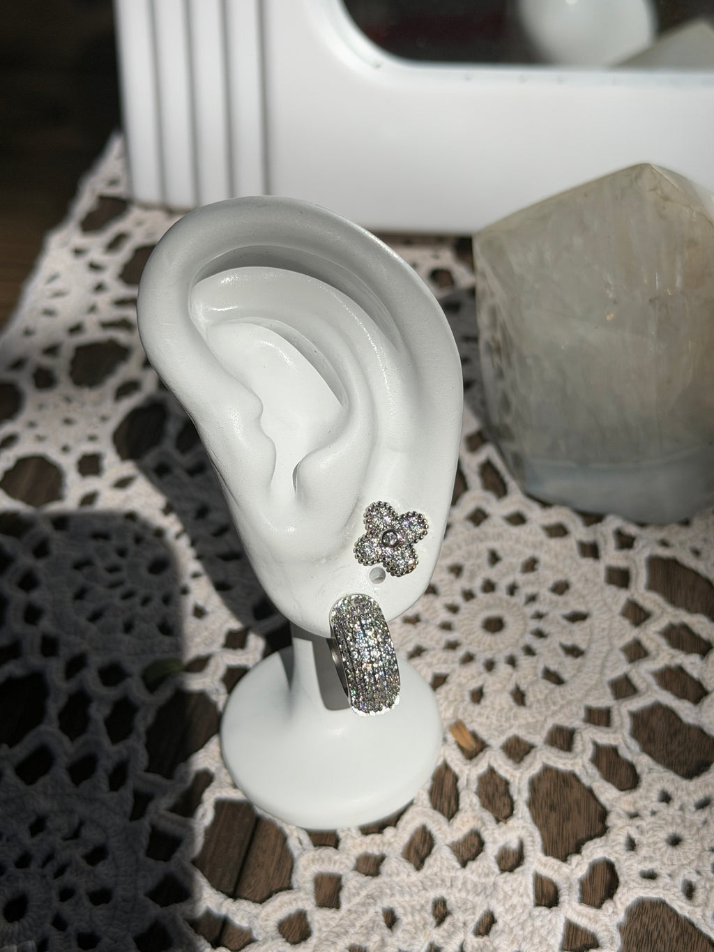 Four clove stud