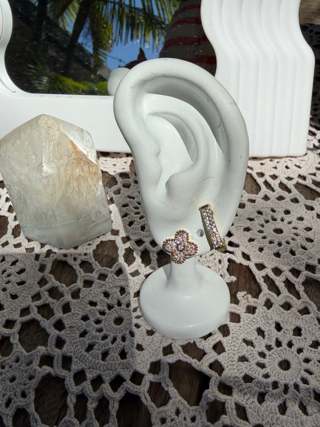 Four clove stud